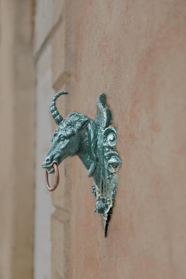 Condrieu Comme A La Maison Bagian luar foto